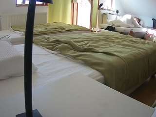 voyeurcam-julmodels-bed-2's CamSoda show and profile