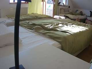 voyeurcam-julmodels-bed-2