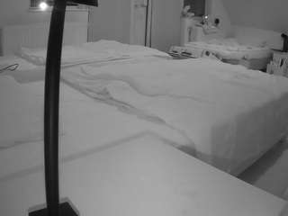 voyeurcam-julmodels-bed-2