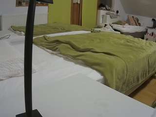voyeurcam-julmodels-bed-2
