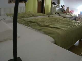 voyeurcam-julmodels-bed-2 webcam