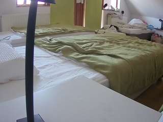 voyeurcam-julmodels-bed-2's CamSoda show and profile