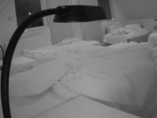 voyeurcam-julmodels-bed-2
