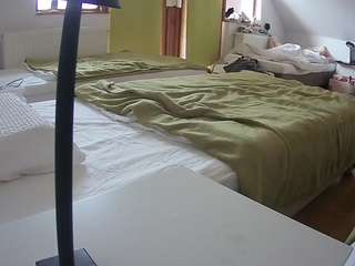 voyeurcam-julmodels-bed-2 live cam profile