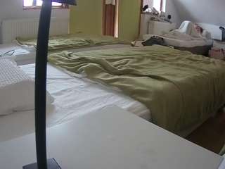 voyeurcam-julmodels-bed-2 live cam profile