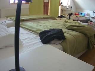 voyeurcam-julmodels-bed-2 webcam