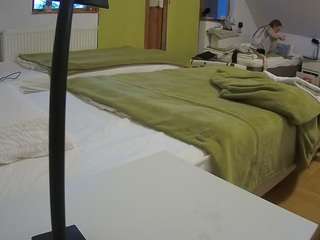 voyeurcam-julmodels-bed-2