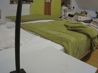 voyeurcam-julmodels-bed-2