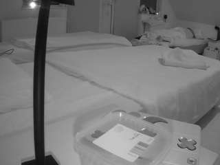 voyeurcam-julmodels-bed-2