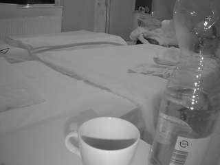 voyeurcam-julmodels-bed-2