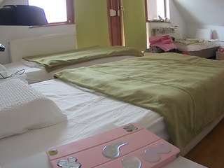 voyeurcam-julmodels-bed-2 live cam profile