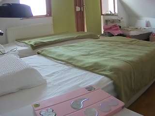 voyeurcam-julmodels-bed-2 live cam profile
