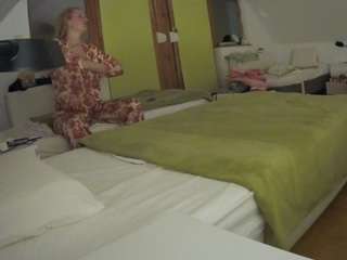 voyeurcam-julmodels-bed-2 live cam profile