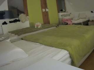 voyeurcam-julmodels-bed-2