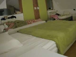 voyeurcam-julmodels-bed-2 live cam profile