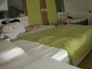 voyeurcam-julmodels-bed-2 live cam profile