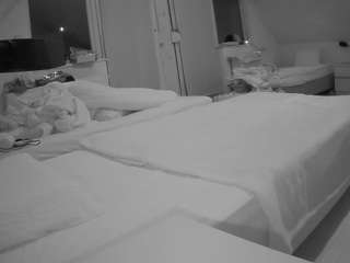voyeurcam-julmodels-bed-2