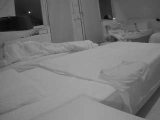 voyeurcam-julmodels-bed-2