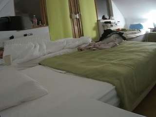 voyeurcam-julmodels-bed-2 live cam profile