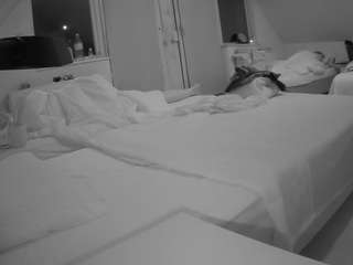 voyeurcam-julmodels-bed-2 live cam profile