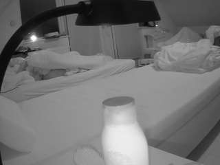 voyeurcam-julmodels-bed-2