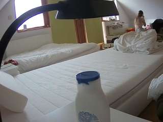 voyeurcam-julmodels-bed-2 live cam profile