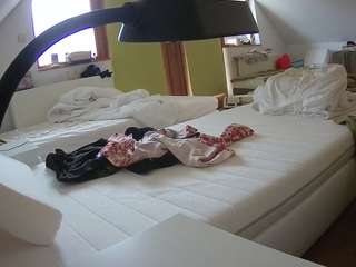 voyeurcam-julmodels-bed-2