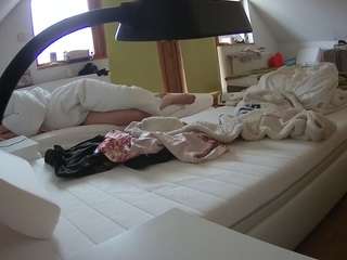 voyeurcam-julmodels-bed-2's CamSoda show and profile