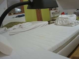 voyeurcam-julmodels-bed-2