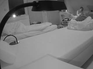 voyeurcam-julmodels-bed-2 webcam