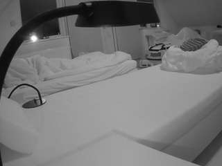 voyeurcam-julmodels-bed-2