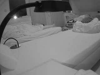 voyeurcam-julmodels-bed-2 webcam