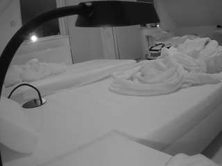 voyeurcam-julmodels-bed-2