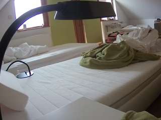 voyeurcam-julmodels-bed-2 webcam