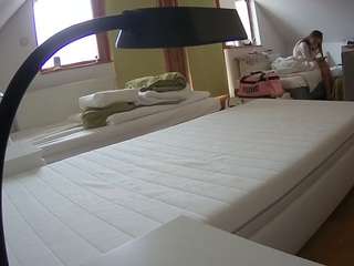 voyeurcam-julmodels-bed-2 webcam