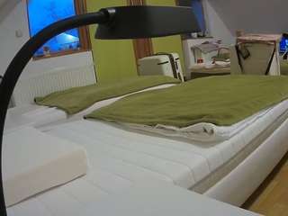 voyeurcam-julmodels-bed-2 webcam