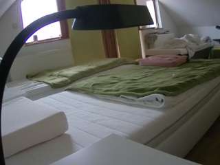 voyeurcam-julmodels-bed-2's CamSoda show and profile