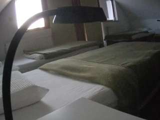 voyeurcam-julmodels-bed-2 webcam