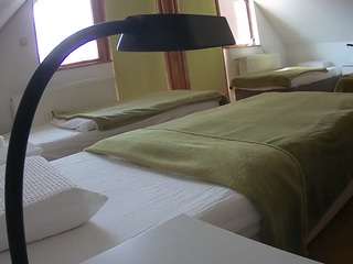 voyeurcam-julmodels-bed-2's CamSoda show and profile