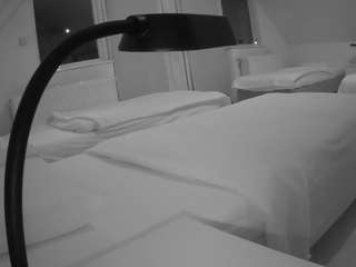 voyeurcam-julmodels-bed-2