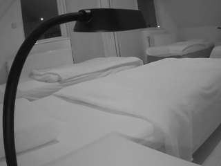 voyeurcam-julmodels-bed-2