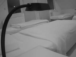 voyeurcam-julmodels-bed-2