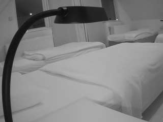 voyeurcam-julmodels-bed-2 - Live HD Webcam