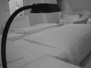 voyeurcam-julmodels-bed-2