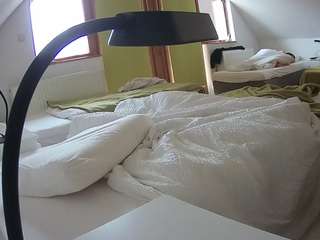 voyeurcam-julmodels-bed-2 webcam