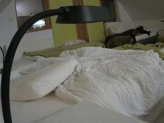 voyeurcam-julmodels-bed-2 webcam