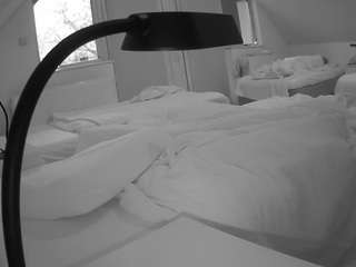 voyeurcam-julmodels-bed-2 webcam