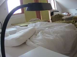 voyeurcam-julmodels-bed-2
