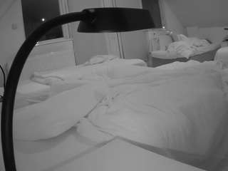 voyeurcam-julmodels-bed-2