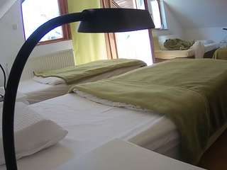 voyeurcam-julmodels-bed-2 webcam